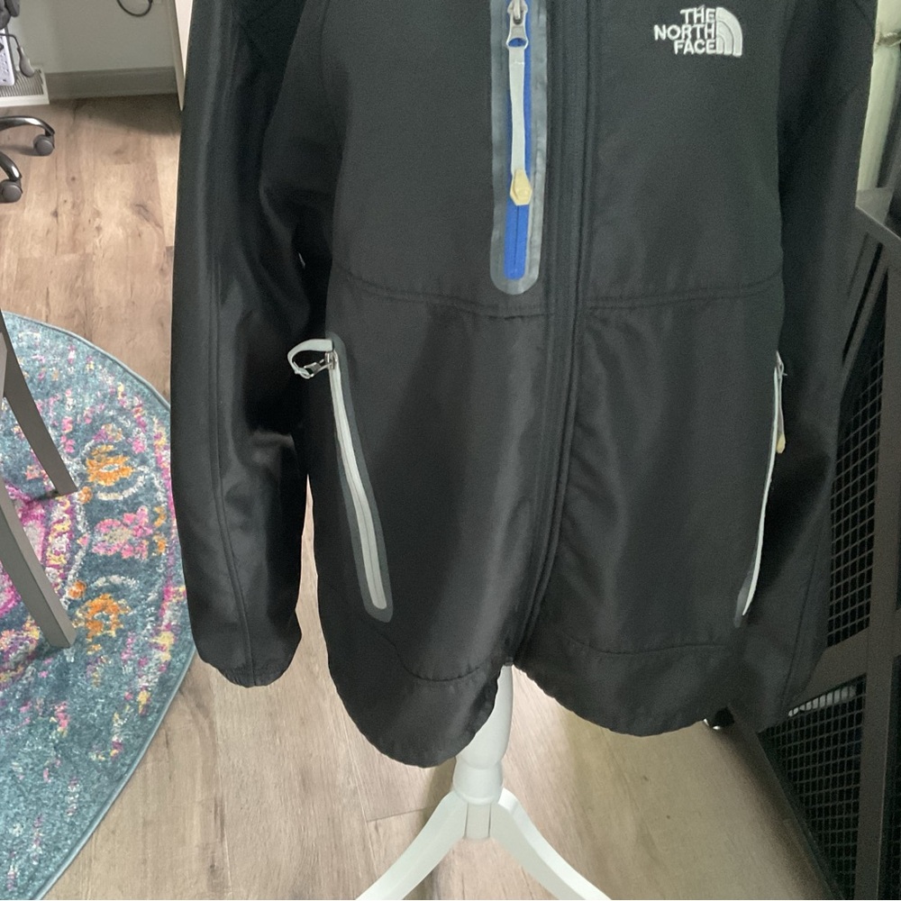 The North Face Black Softshell Jacket - Picture 3 of 5